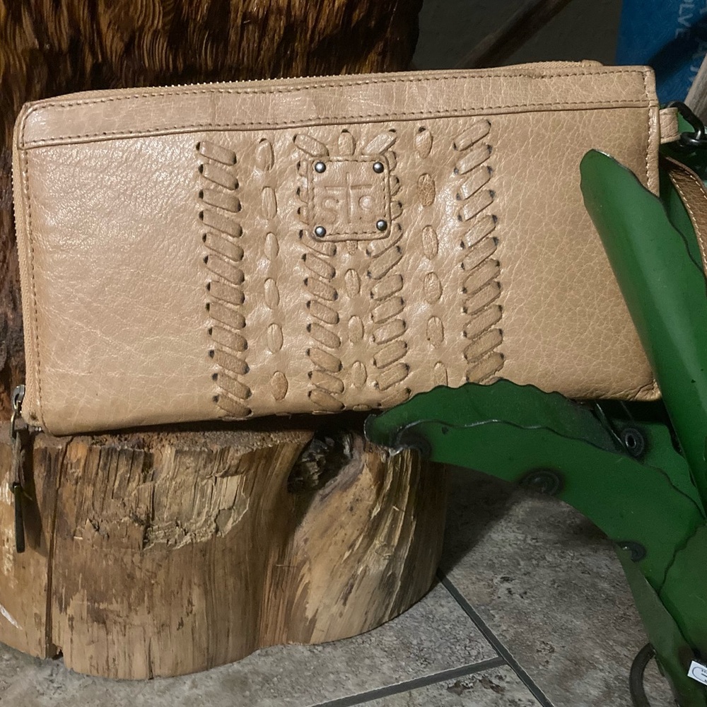 STS RANCH Slim Leather Cross Body